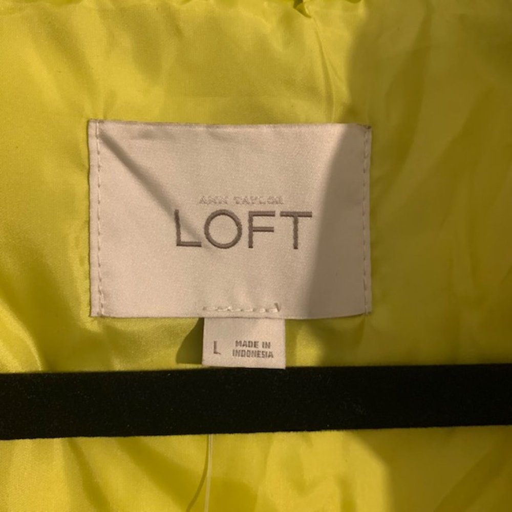 Ann Taylor LOFT puffer vest Size Large - Picture 4 of 5